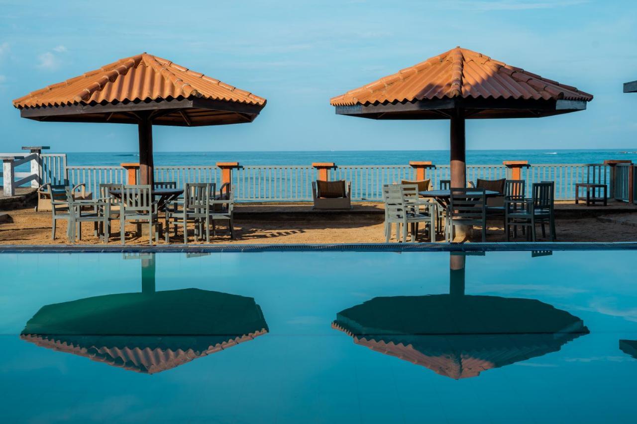 Rock Fort Beach Resort Унаватуна Екстериор снимка