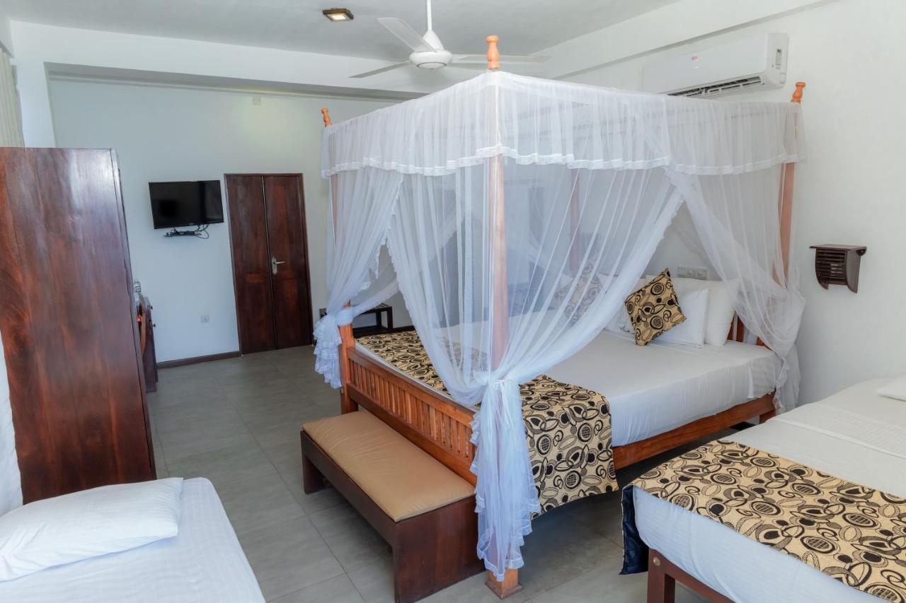 Rock Fort Beach Resort Унаватуна Екстериор снимка