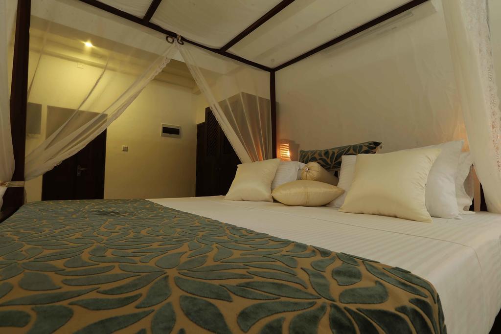 Rock Fort Beach Resort Унаватуна Стая снимка