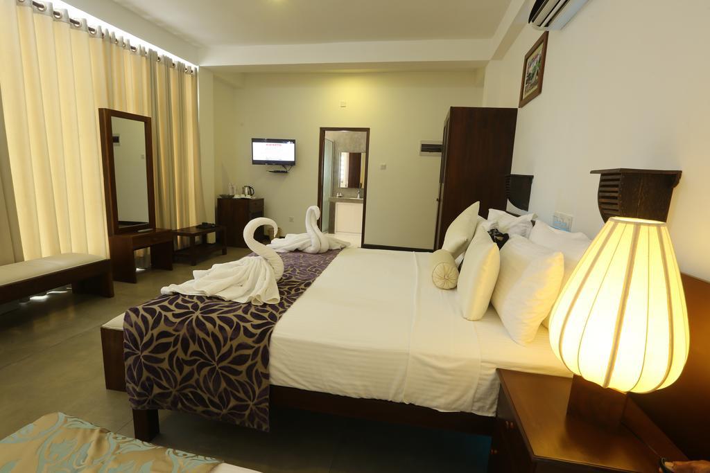 Rock Fort Beach Resort Унаватуна Екстериор снимка