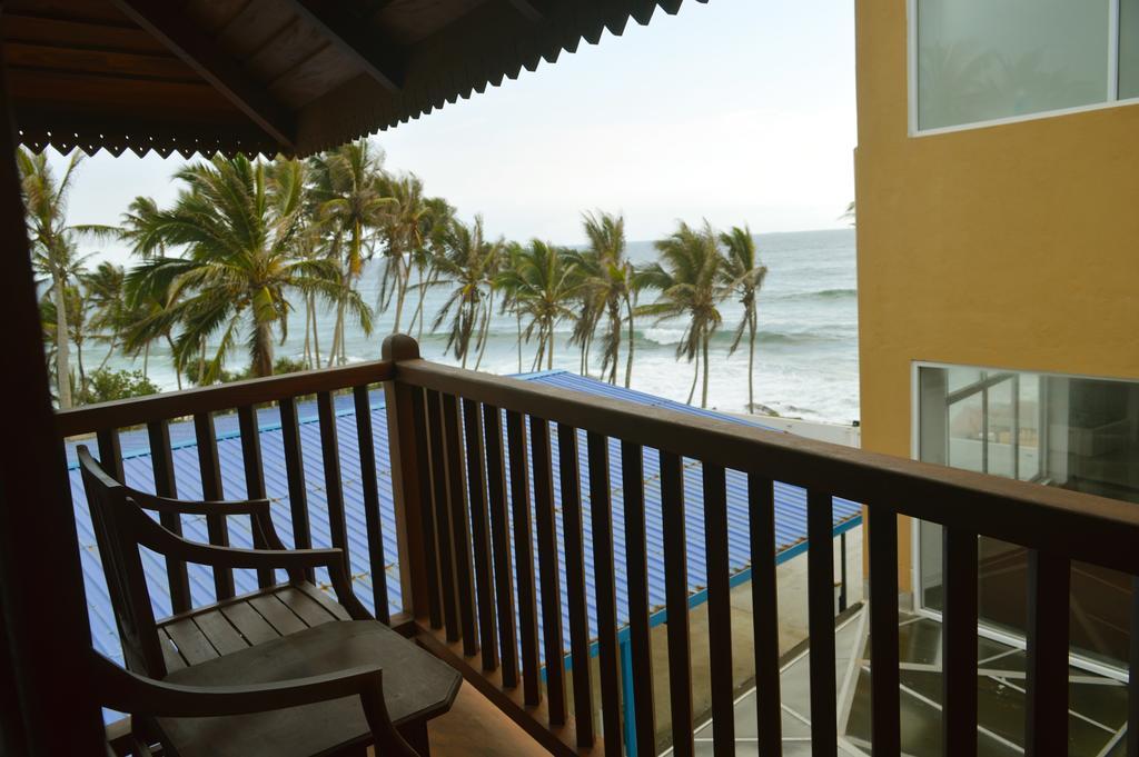 Rock Fort Beach Resort Унаватуна Екстериор снимка