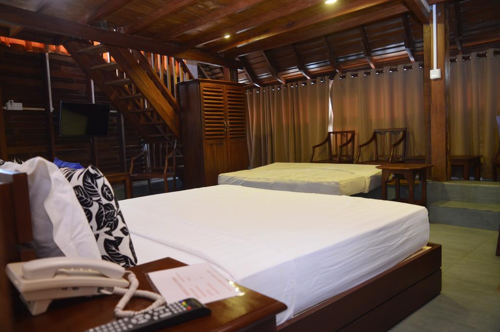 Rock Fort Beach Resort Унаватуна Екстериор снимка