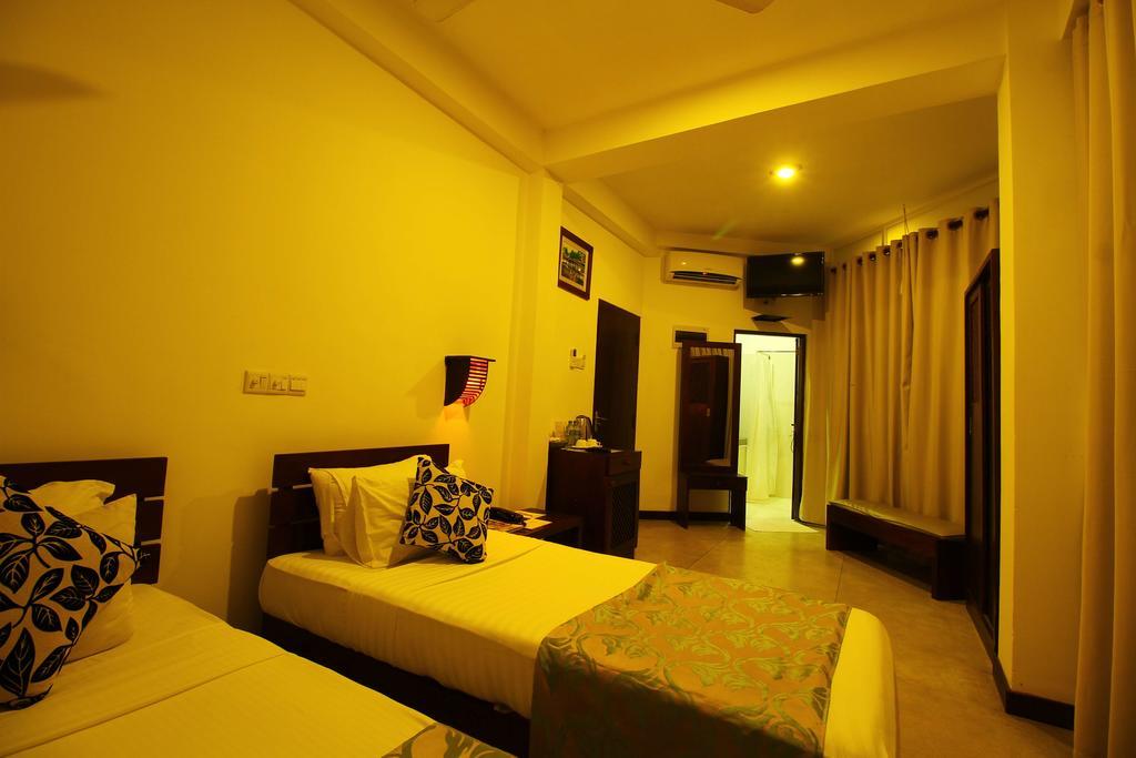 Rock Fort Beach Resort Унаватуна Екстериор снимка