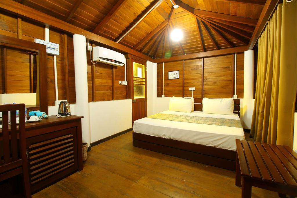 Rock Fort Beach Resort Унаватуна Екстериор снимка