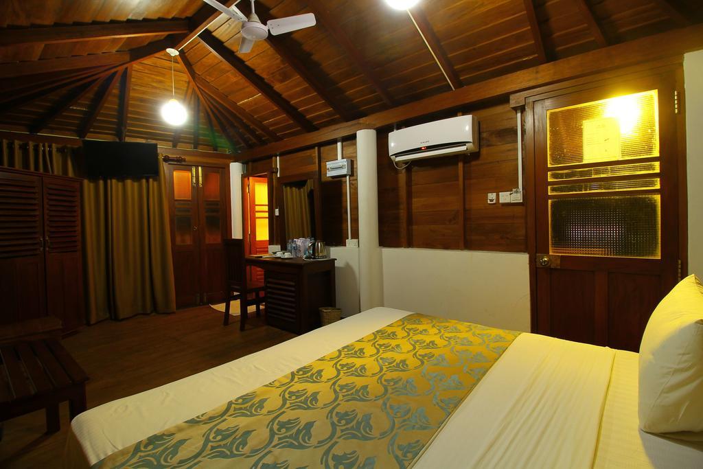 Rock Fort Beach Resort Унаватуна Екстериор снимка