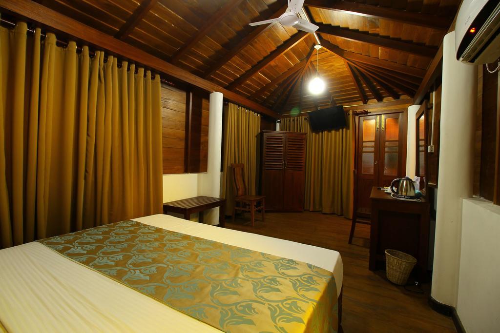 Rock Fort Beach Resort Унаватуна Екстериор снимка