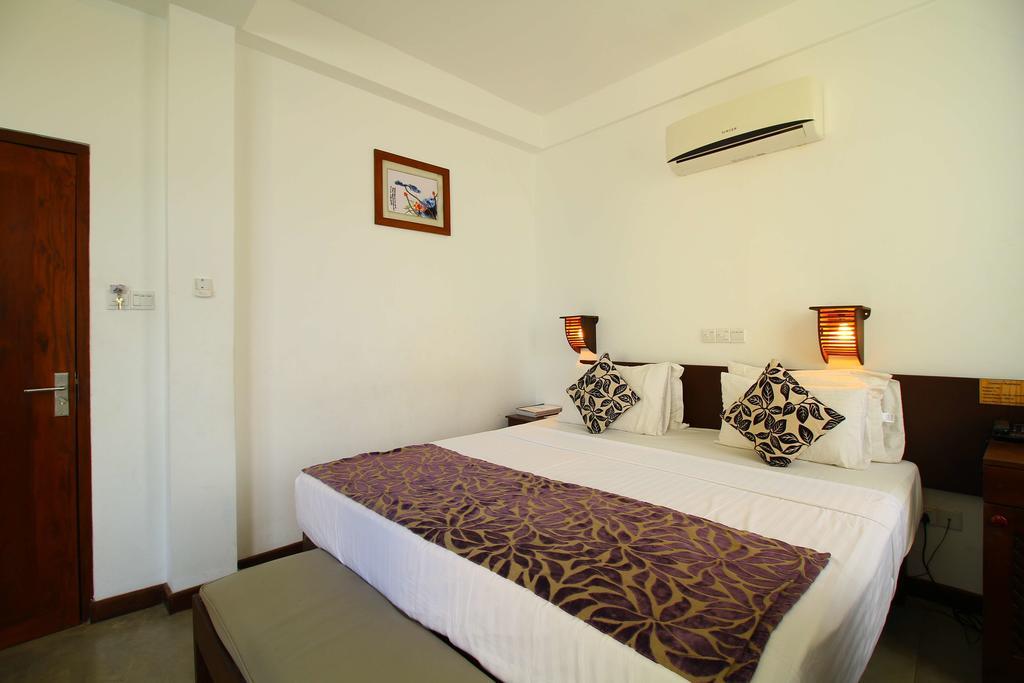Rock Fort Beach Resort Унаватуна Екстериор снимка