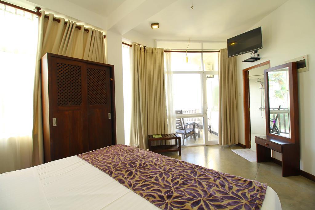 Rock Fort Beach Resort Унаватуна Екстериор снимка