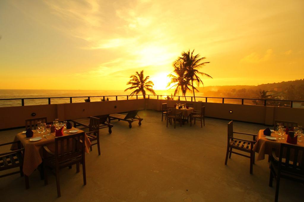 Rock Fort Beach Resort Унаватуна Екстериор снимка