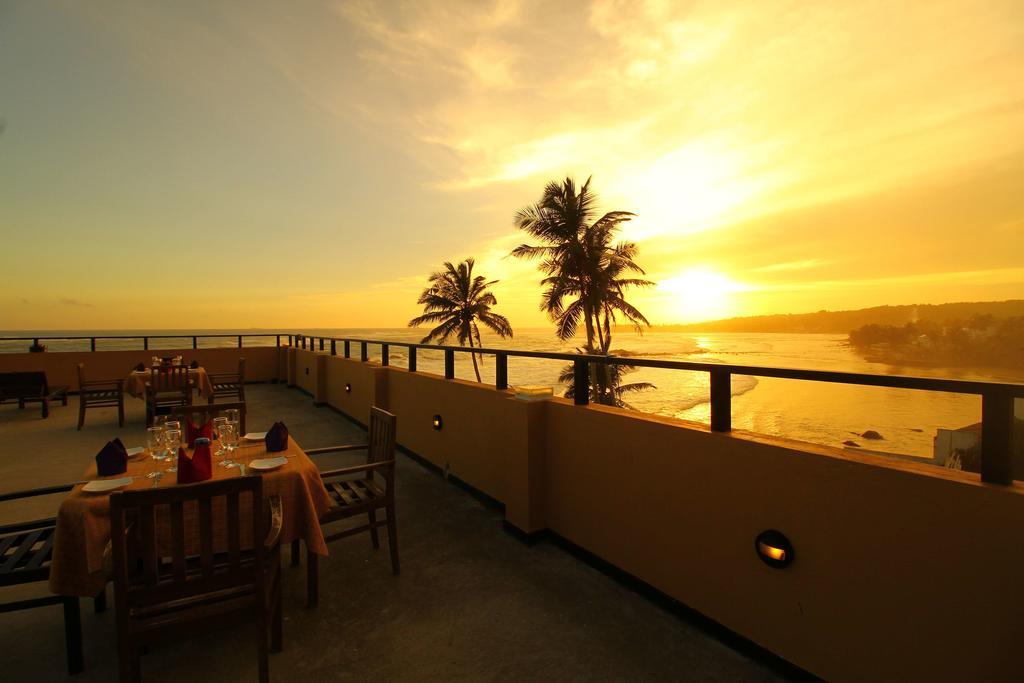 Rock Fort Beach Resort Унаватуна Екстериор снимка
