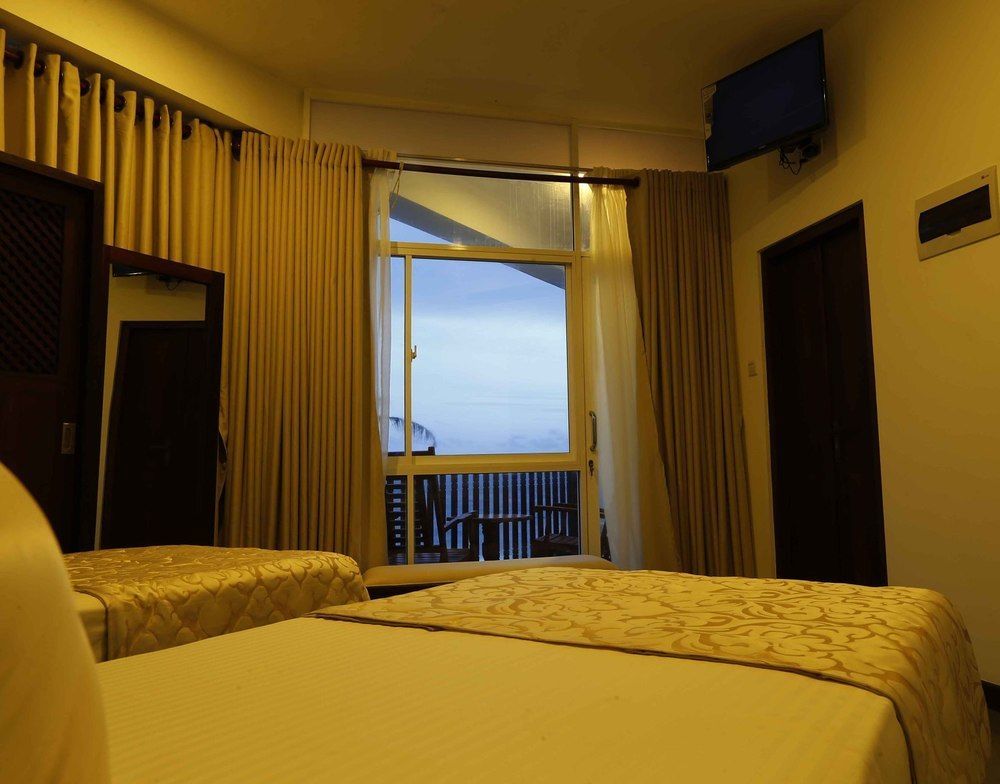 Rock Fort Beach Resort Унаватуна Екстериор снимка